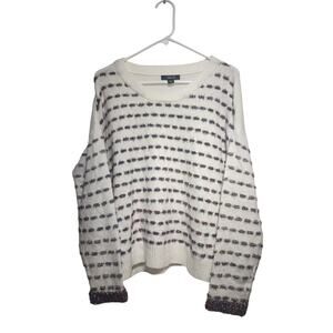 Tribekka Women's Sweater Size Large